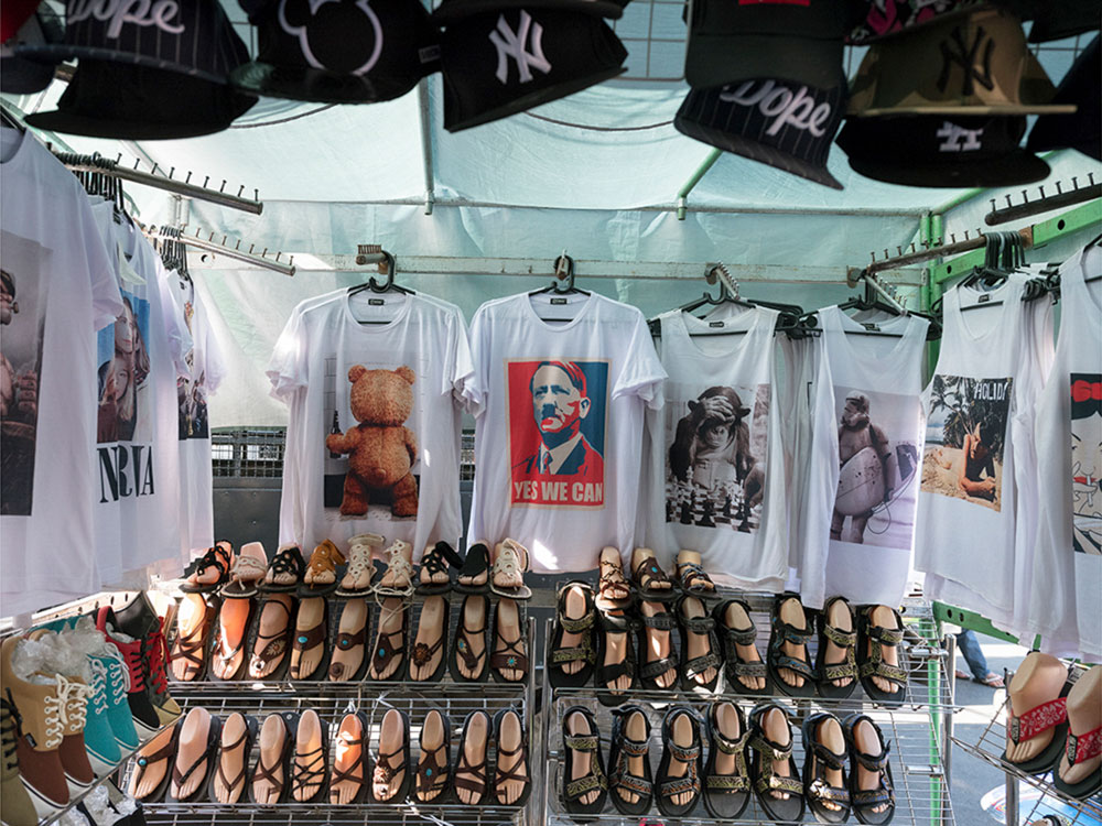 Motive aus der Arbeit „Roots Retropia Rage Repeat“ von Florian Albrecht-Schoeck