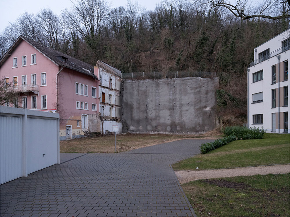 Motive aus der Arbeit „Roots Retropia Rage Repeat“ von Florian Albrecht-Schoeck