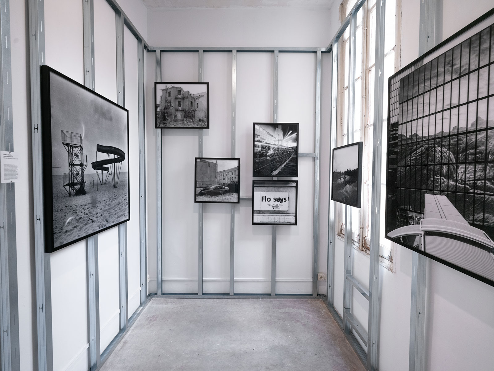  Ansicht der Hängung von Florian Albrecht-Schoeck während der Eröffnungswoche im FOTOHAUS bei der diesjährigen Les Rencontres Internationales de la photographie d’Arles.
