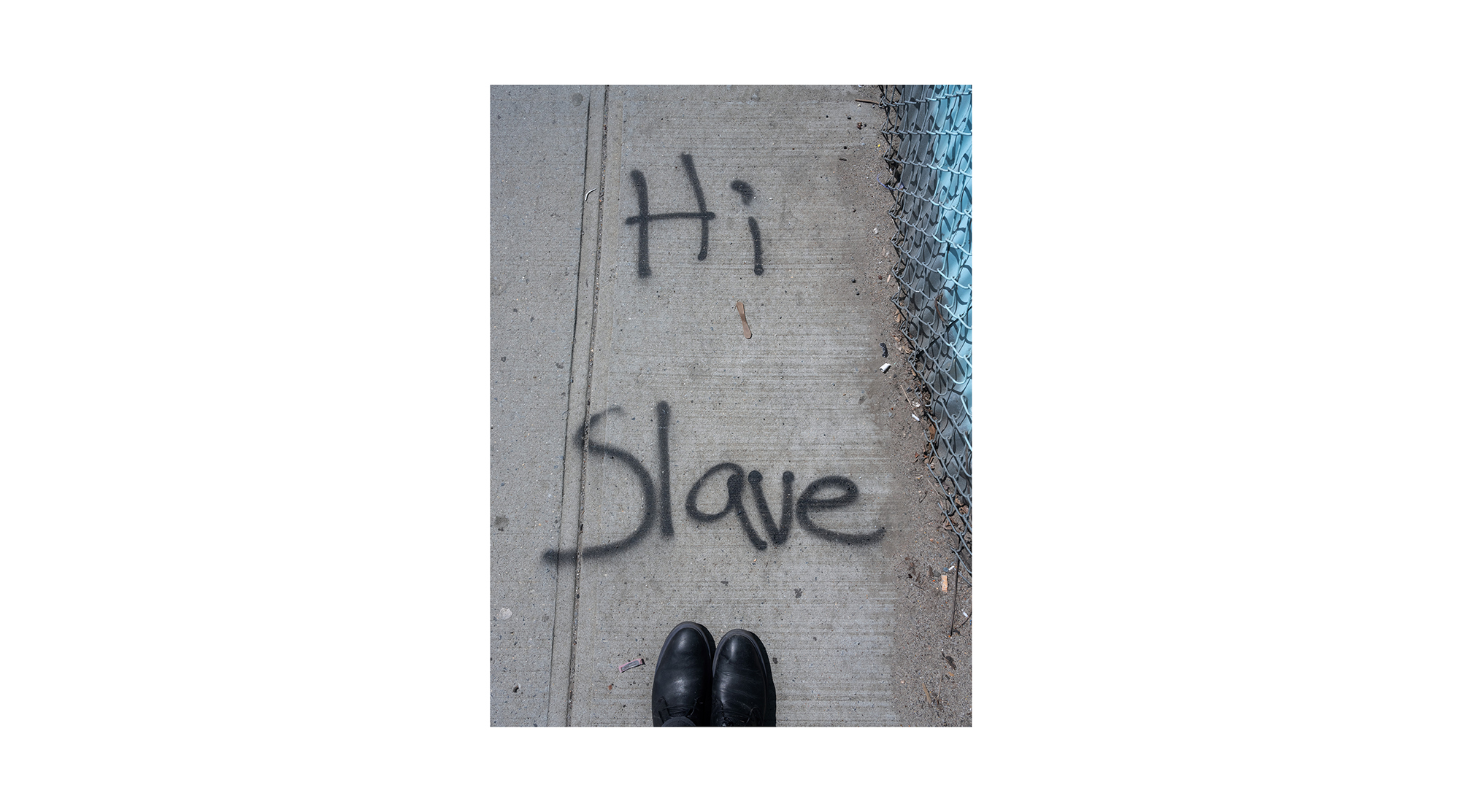 Motiv aus der fotografischen Arbeit „Hi Slave“ von Florian Albrecht-Schoeck.