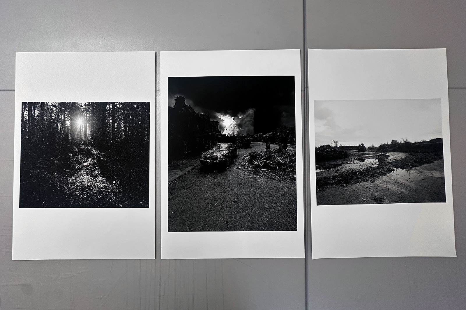 Ausgedruckte Testbilder aus dem ersten Kapitel meiner neuen Arbeit: How it starts — and how it ends