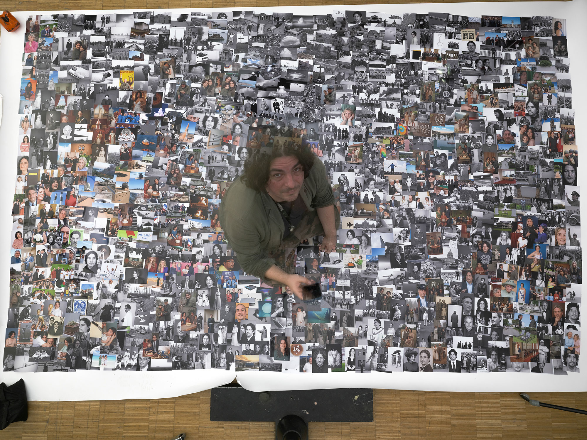 Bilder vom Making-of meiner künstlerischen neuen Arbeit: „Sleep Well 3”. Die Arbeit interpretiert mithilfe von KI und Fotografie das 20. Jahrhundert neu.