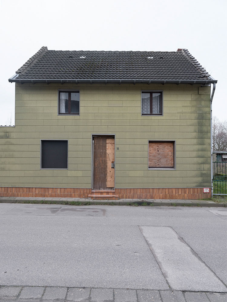 Motive aus der Arbeit „Roots Retropia Rage Repeat“ von Florian Albrecht-Schoeck