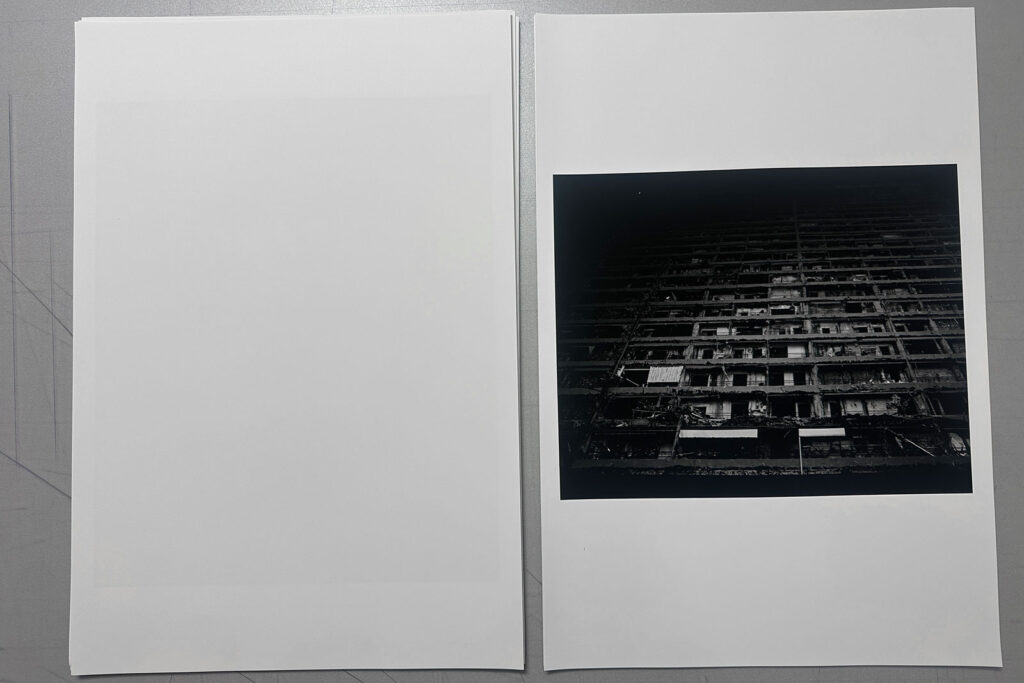 Ausgedruckte Testbilder aus dem ersten Kapitel meiner neuen Arbeit „„How it starts — and how it ends“