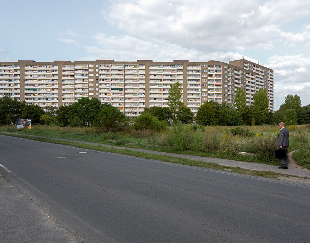 Motive aus der Arbeit „Roots Retropia Rage Repeat“ von Florian Albrecht-Schoeck