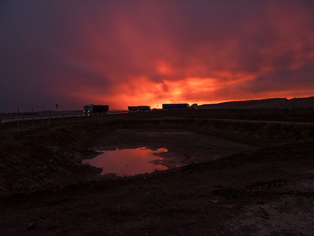 Motive aus der Arbeit „Roots Retropia Rage Repeat“ von Florian Albrecht-Schoeck