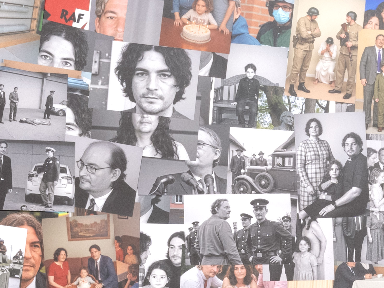 Detailaufnahmen der Arbeit: Sleep Well III. Das 20. Jahrhundert erklärt mit mir selbst mithilfe von KI, Machine-Learning und Fotografie.