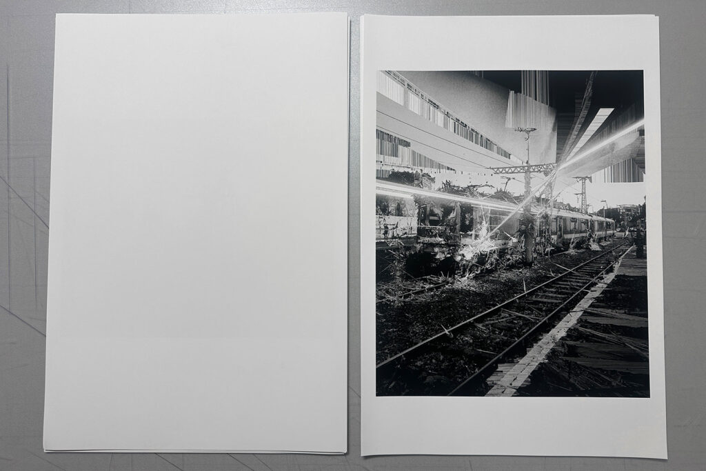 Ausgedruckte Testbilder aus dem ersten Kapitel meiner neuen Arbeit „„How it starts — and how it ends“