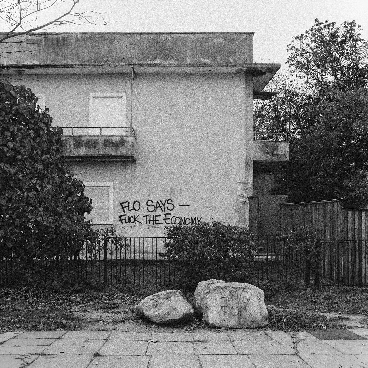 Motiv aus der künstlerischen Arbeit,  How it starts — and how it ends (Part III / Flo Says) von Florian Albrecht-Schoeck. Erstellt mit Fotografie und KI/Machine Learning. Alles mit Open-Source Tools erstellt.