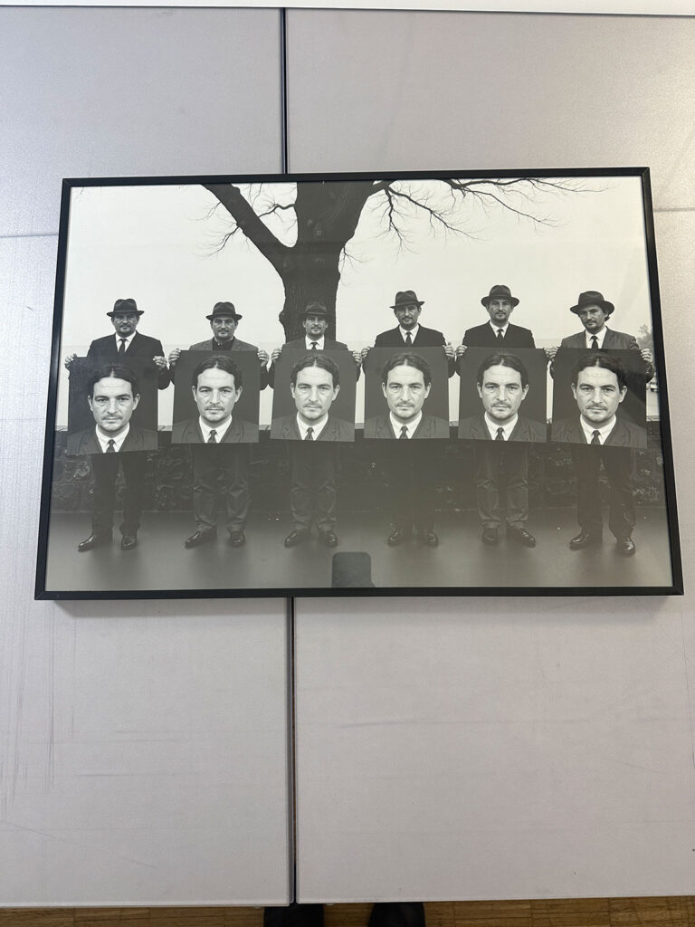 Hier mal ein Testdruck in ca. 60 cm x 40 cm meines erstes über 50 Megapixel großes, KI-generiertes fotografisches Bild.