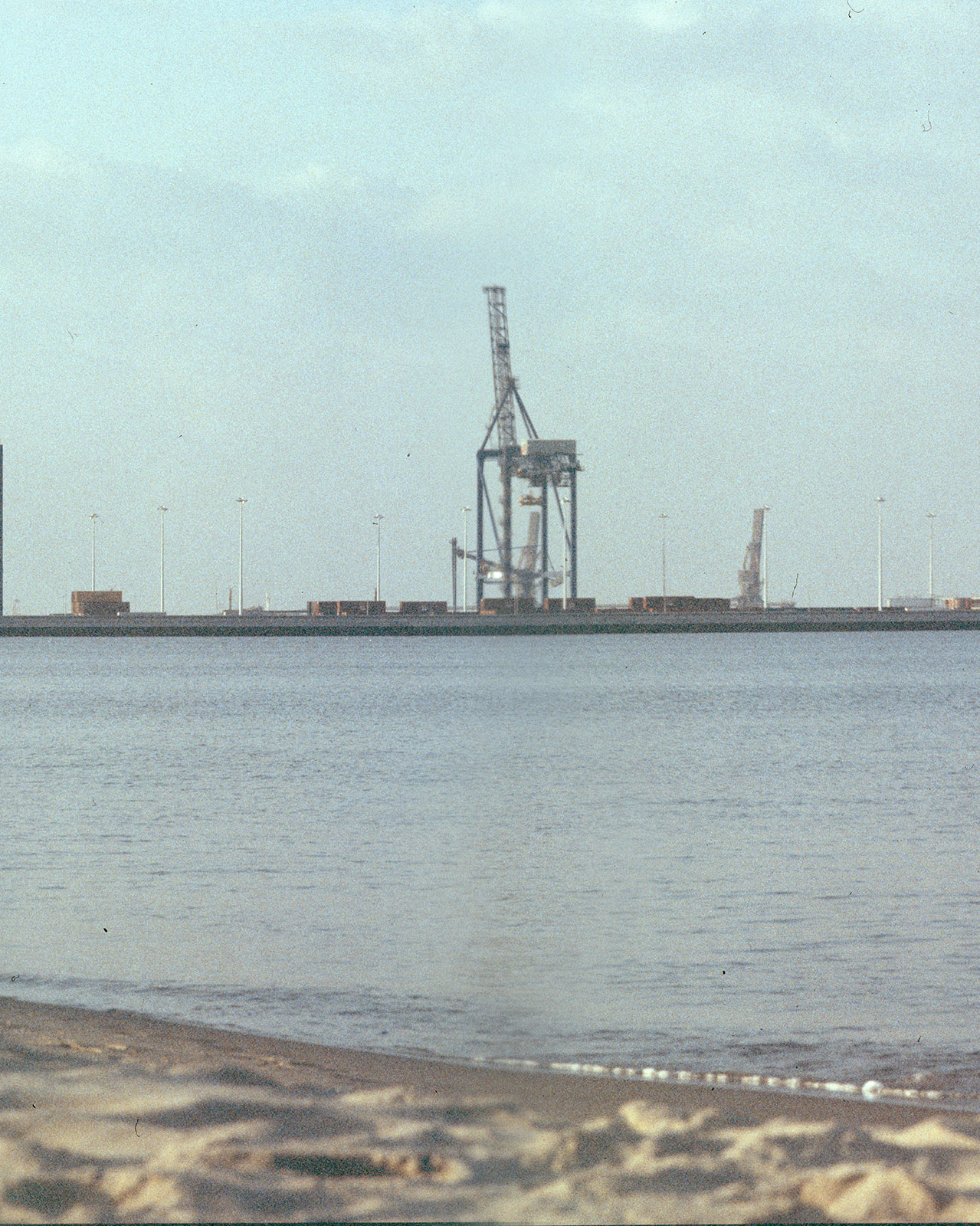 „Harbour“ ist eine fotografische Wandarbeit aus dem Jahr 2008 von Florian Albrecht-Schoeck.