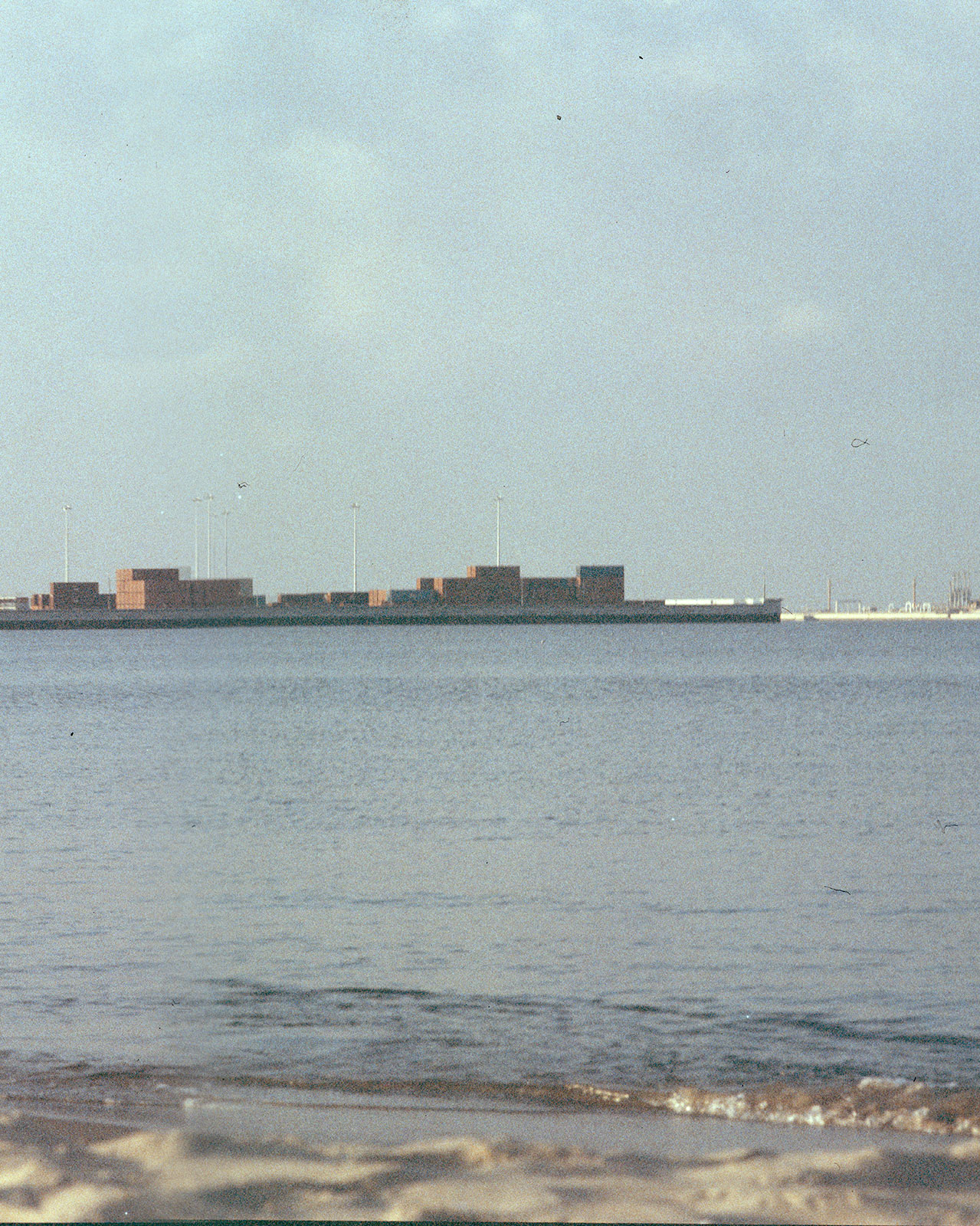 „Harbour“ ist eine fotografische Wandarbeit aus dem Jahr 2008 von Florian Albrecht-Schoeck.