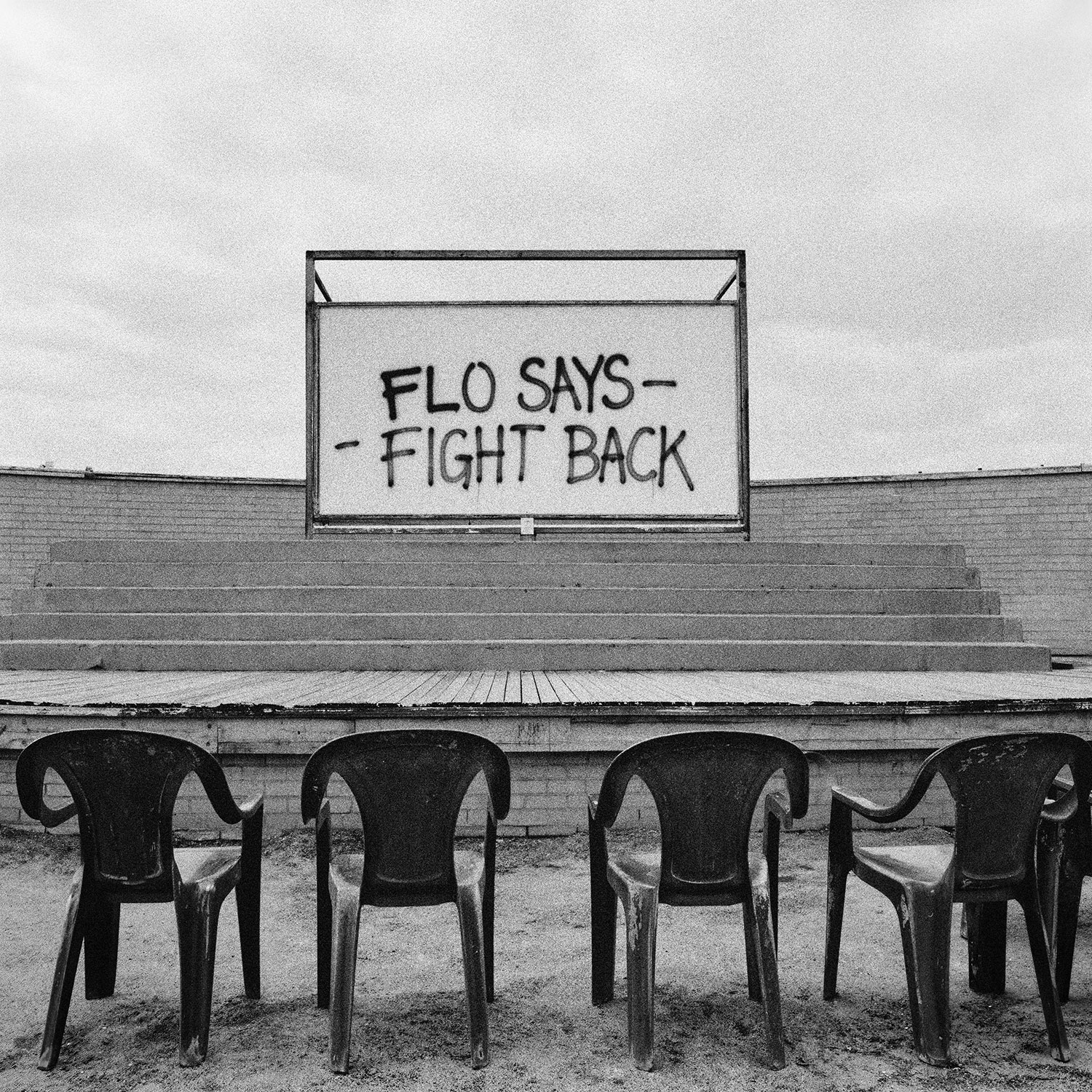 Motiv aus der künstlerischen Arbeit,  How it starts — and how it ends (Part III / Flo Says) von Florian Albrecht-Schoeck. Erstellt mit Fotografie und KI/Machine Learning. Alles mit Open-Source Tools erstellt.