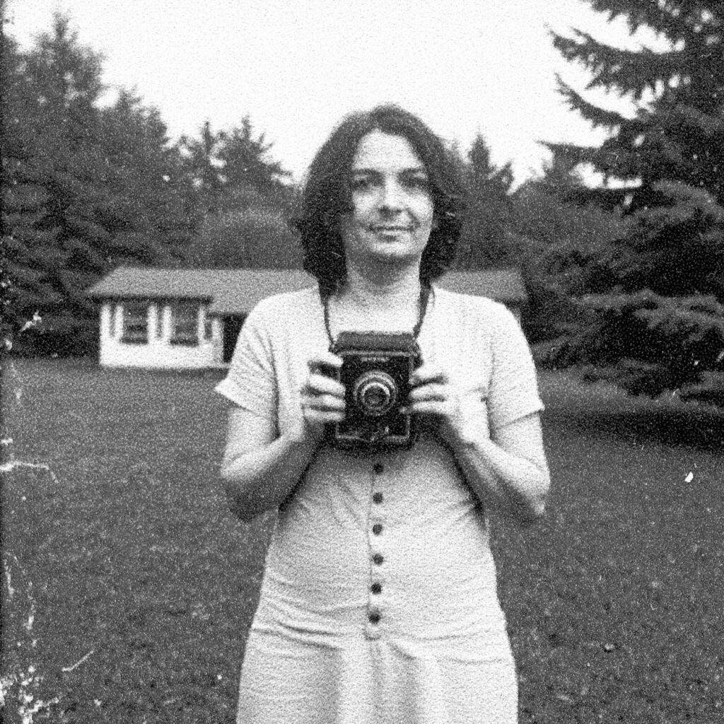 Die zwölf digitalisierten Bilder der wahren Geschichte der Fotografie. Die Geschichte hinter den Bildern wird in der Dokumentation erzählt.