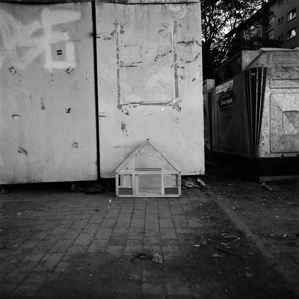 Bild aus der Arbeit „Real Semantik (Heimat/Homeland VIII)“ von Florian Albrecht-Schoeck.