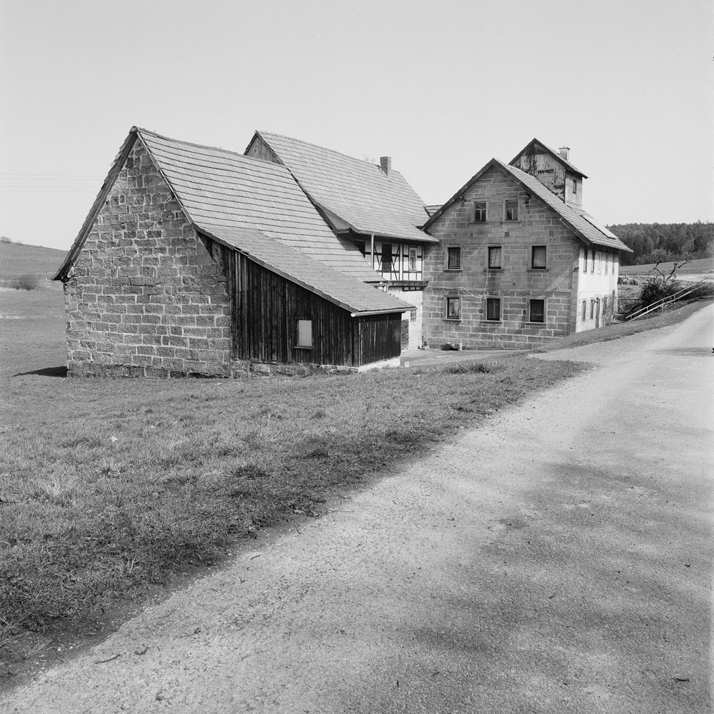 Bild aus der Arbeit „Real Semantik (Heimat/Homeland VIII)“ von Florian Albrecht-Schoeck.