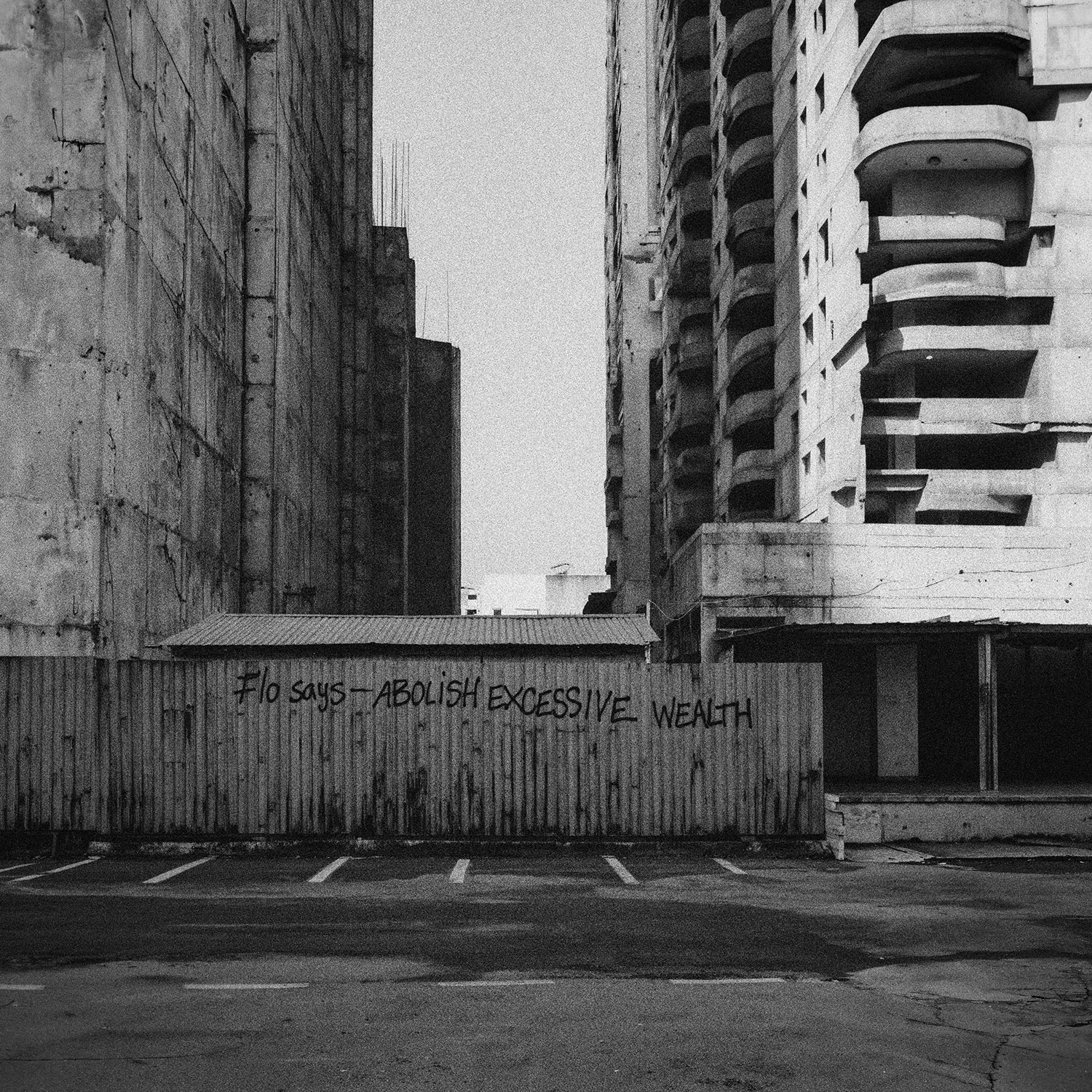 Motiv aus der künstlerischen Arbeit,  How it starts — and how it ends (Part III / Flo Says) von Florian Albrecht-Schoeck. Erstellt mit Fotografie und KI/Machine Learning. Alles mit Open-Source Tools erstellt.