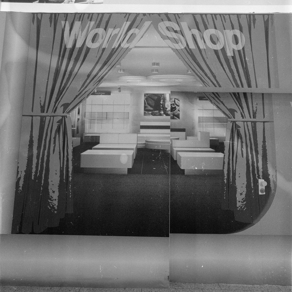 Bild aus der Fotografie Arbeit „ Verzehren und Verzerren (Heimat IV/Homeland IV)“ von Florian Albrecht-Schoeck.