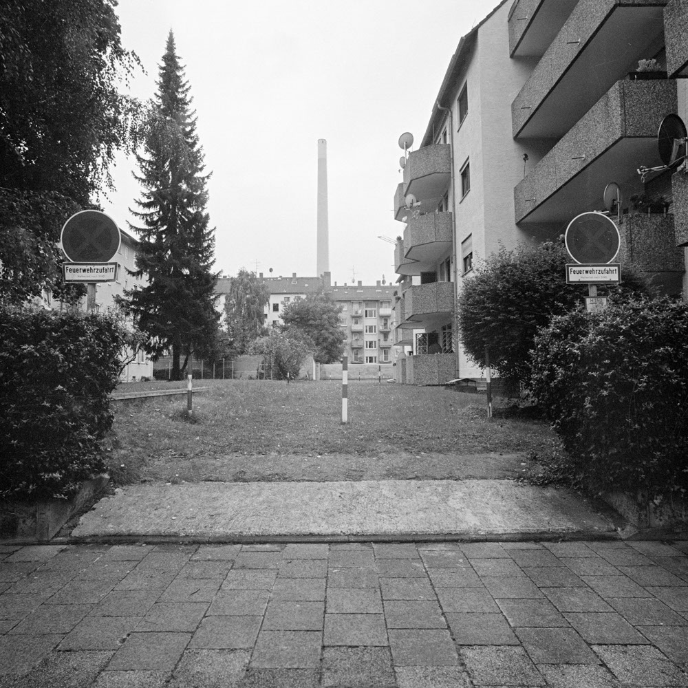 Bild aus der Fotografie Arbeit „ Verzehren und Verzerren (Heimat IV/Homeland IV)“ von Florian Albrecht-Schoeck.