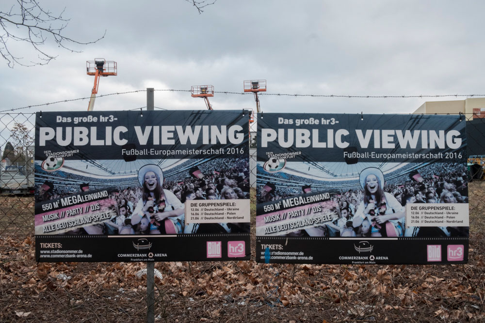 Eine Fotografie Arbeit über Angst in der Gesellschaft: #GEEINTINANGST von Florian Albrecht-Schoeck.