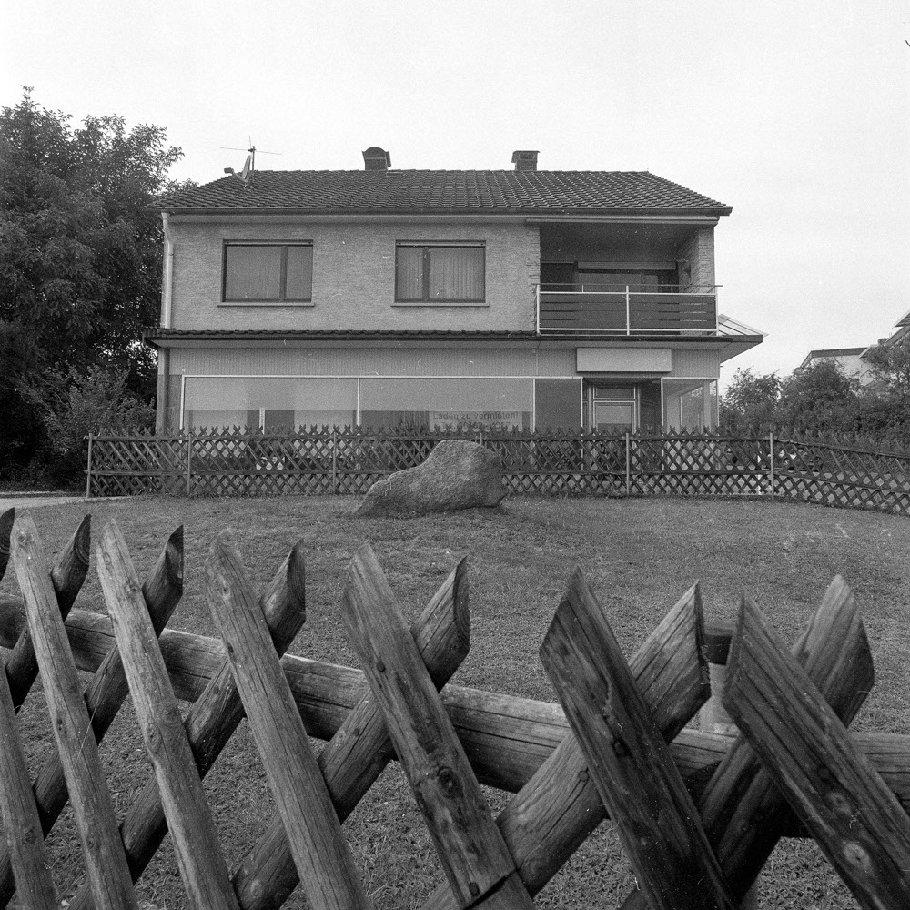 Bild aus der Fotografie Arbeit „ Verzehren und Verzerren (Heimat IV/Homeland IV)“ von Florian Albrecht-Schoeck.