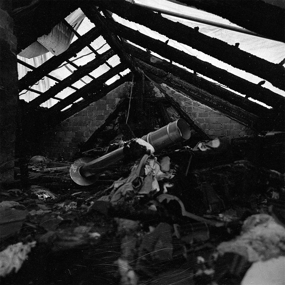 Bild aus der Fotografie Arbeit „ Verzehren und Verzerren (Heimat IV/Homeland IV)“ von Florian Albrecht-Schoeck.