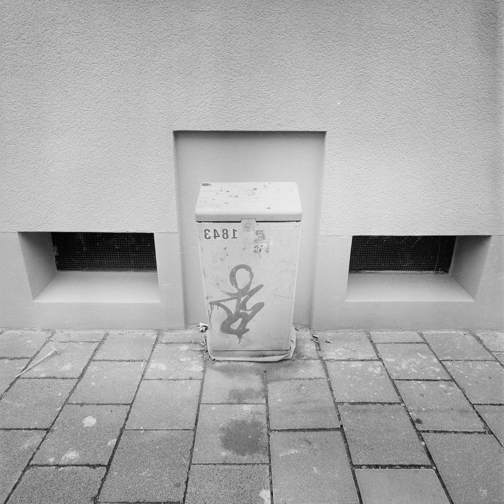 Bild aus der Fotografie Arbeit „ Verzehren und Verzerren (Heimat IV/Homeland IV)“ von Florian Albrecht-Schoeck.