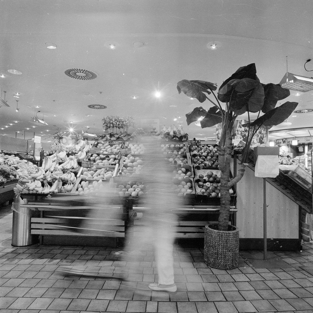 Bild aus der Fotografie Arbeit „ Verzehren und Verzerren (Heimat IV/Homeland IV)“ von Florian Albrecht-Schoeck.