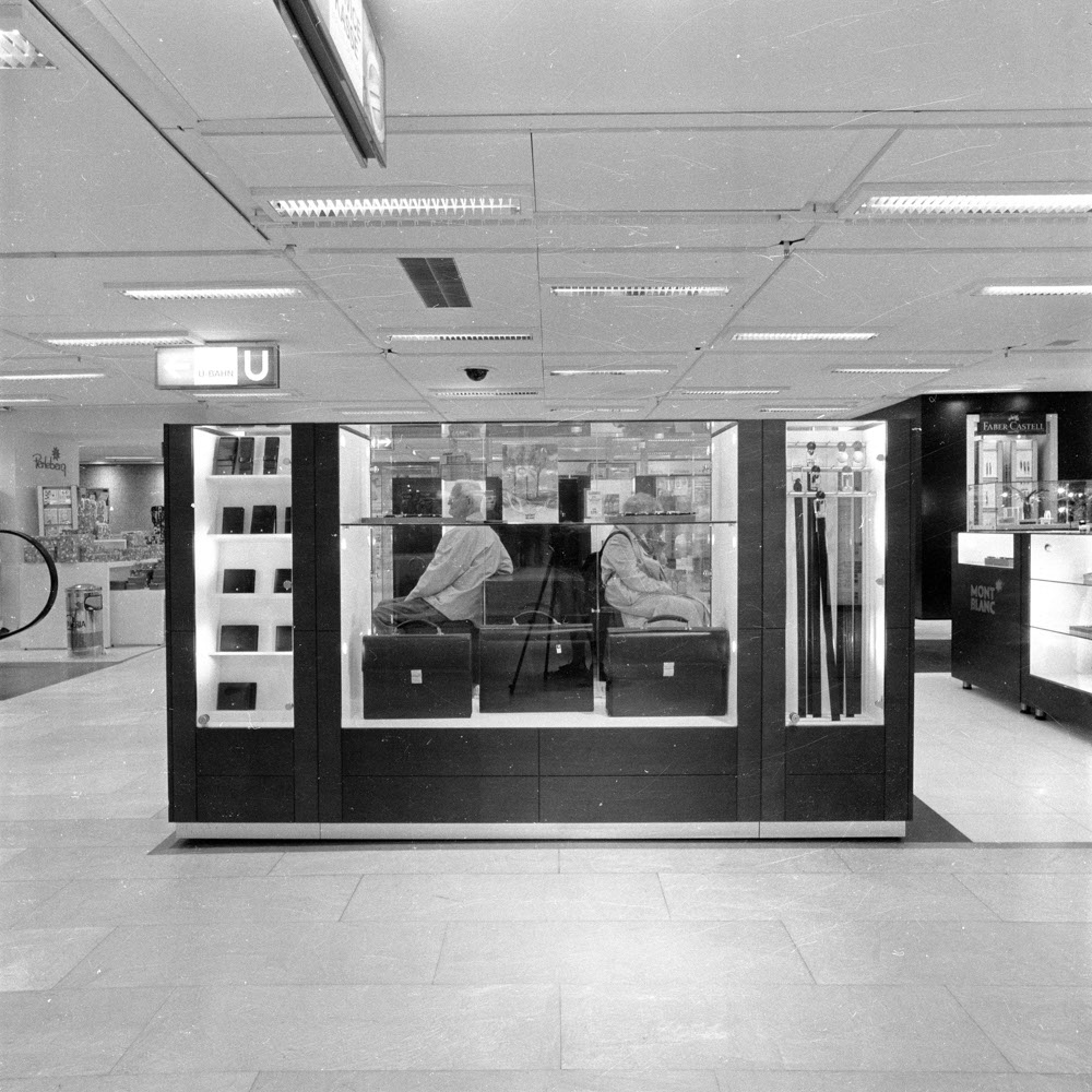 Bild aus der Fotografie Arbeit „ Verzehren und Verzerren (Heimat IV/Homeland IV)“ von Florian Albrecht-Schoeck.