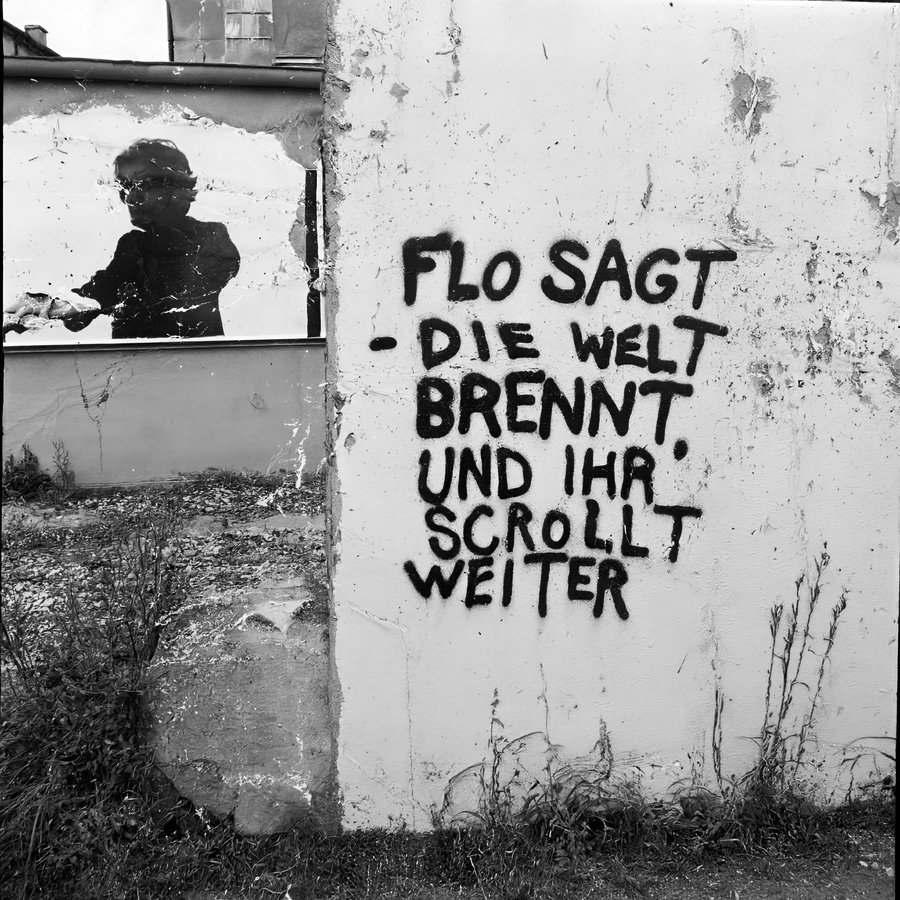  Ein Blick in die eigene, mit KI erstellte Welt des Künstlers Florian Albrecht-Schoeck / A look into artist Florian Albrecht-Schoeck’s own world, created with AI.