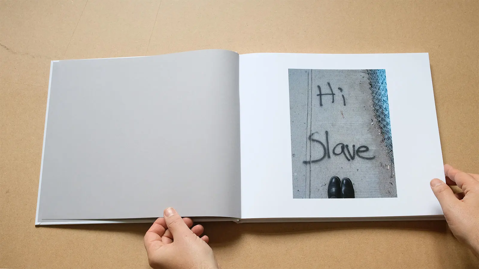 Kunst Fotobuch Edition 2021 „Hi Slave“ von Florian Albrecht-Schoeck