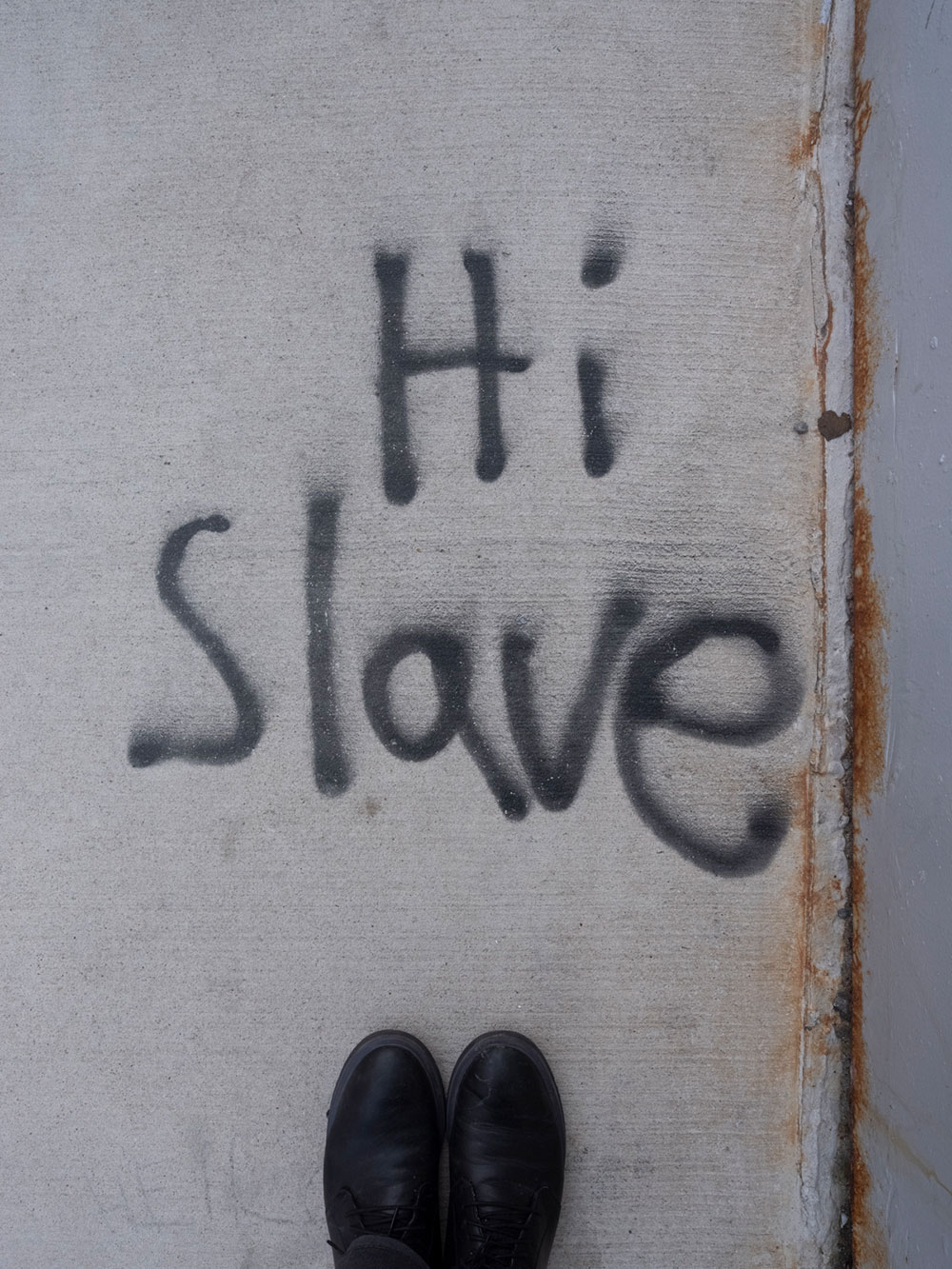 Motiv aus der fotografischen Arbeit „Hi Slave“ von Florian Albrecht-Schoeck.